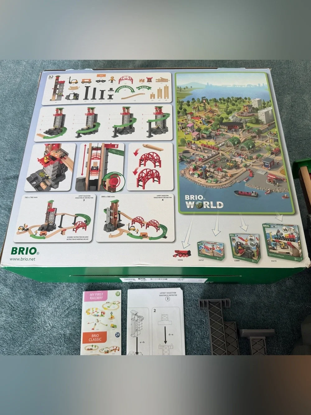 Brio World 33887 Lift & Load Warehouse Set 32 Piece Interactive Toy Vehicle Set
